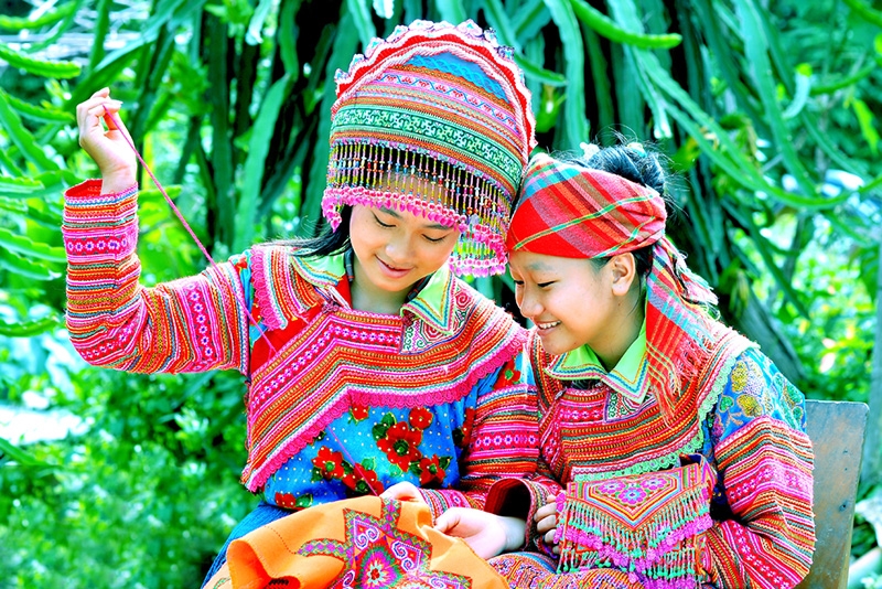 Nghệ thuật thêu thùa của người H’Mông – Màu sắc và tâm hồn Tây Bắc